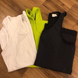 Under Armour Tank Tops (3)